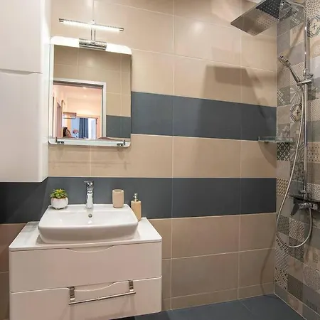 Sunny & Stylish Brand New 2bdr + Parking *