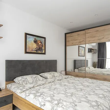 Sunny & Stylish Brand New 2bdr + Parking Appartement